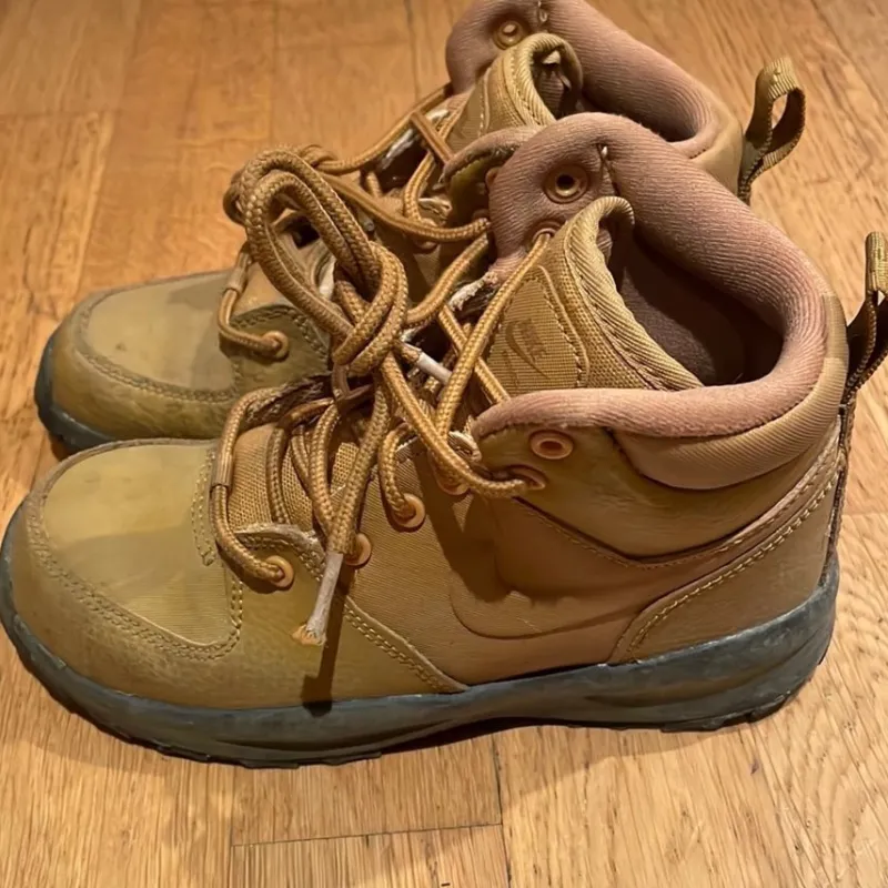 Tradera Nike kängor, brun strl 31> Barnskor & Babyskor