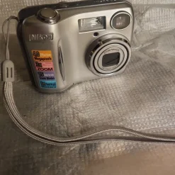 Tradera Nikon Coolpix 4100 Digitalkamera^ Fotokameror