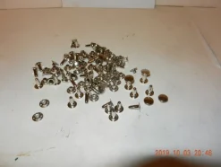 Tradera Nitar förn. Längd c:a.12 mm. Huvud runt c:a.10,5 mm. 50 st. Art.9fc10.^ Hantverk