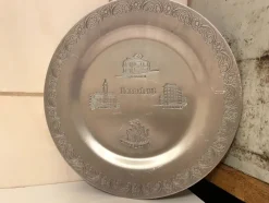 Tradera Norrköping, tennfat med Norrköpings motiv> Tenn & Mässing