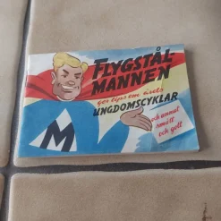 Tradera Kuriosa<Nos Flygstalmannen cykelbroschyr & Monark Varberg cykelkatalog