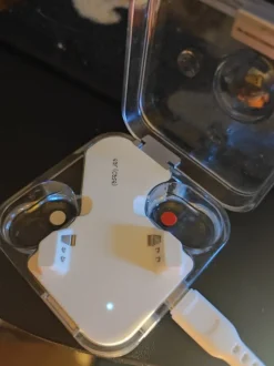 Tradera Nothing Ear 2 - Trådlösa hörlurar - Nypris 1790 kr.^ Hörlurar