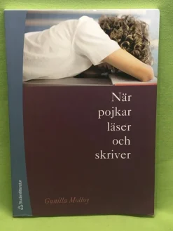 Tradera När pojkar läser och skriver / Molloy, Gunilla> Uppslagsverk & Lexikon