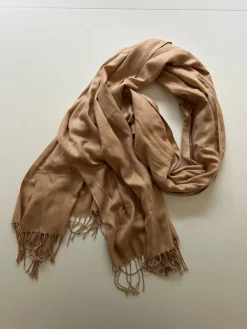 Tradera NY beige sjal från H&M scarf HM trend oanvänd> Sjalar & Halsdukar