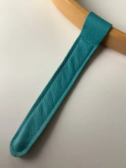 Tradera NY LÄDERREM Äkta skinn. (Turkos) BYGEL-REM till STOKKE Tripp Trapp Barnstol> Barn- & Babystolar