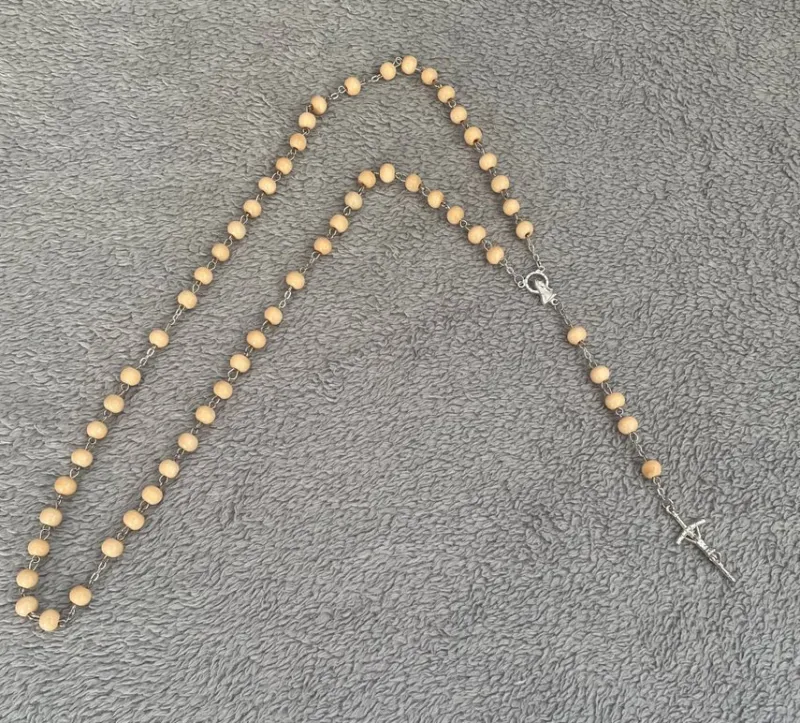 Tradera NY lång rosenkrans radband/halsband krucifix kors Jesus naturfärgade runda kulor> Ikoner & Religiösa Föremål