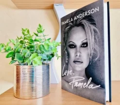 Tradera Ny Pamela Anderson Love Äkta Autograf, Signerad Bok, Baywatch Signed Book^ Filmmemorabilia