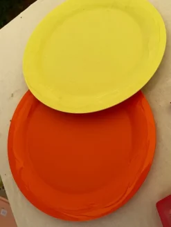 Tradera Ny Tupperware 2 tallrikar^ Tupperware