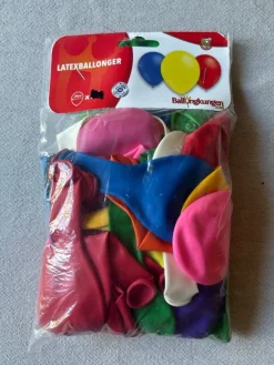 Tradera Nya oöppnade 50 st stora ballonger 28 cm i olika färger barnkalas fest> Barnkalas