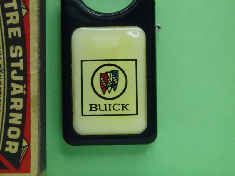 Tradera Nyckelring BUICK^ Bensinia