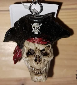 Tradera Nyckelring Döskalle med Bandana och Sjörövarhatt> Nyckelringar & Nyckelfodral