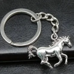 Tradera Nyckelring. Galopperande. Häst. Metall. Silverfärgad.> Nyckelringar & Nyckelfodral
