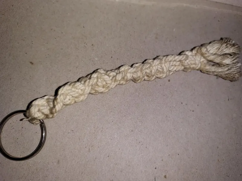 Tradera Nyckelringar<Nyckelring MAKRAME natur ca 11 cm