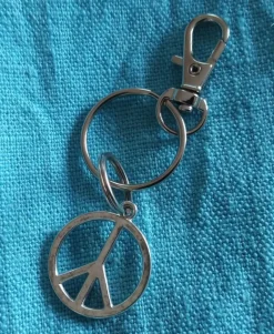 Tradera Nyckelring med ett fredsmärke och hake #PEACE> Nyckelringar & Nyckelfodral