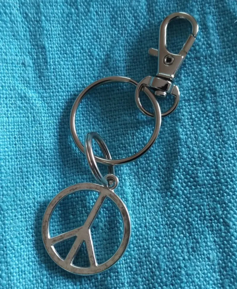 Tradera Nyckelring med ett fredsmärke och hake #PEACE> Nyckelringar & Nyckelfodral