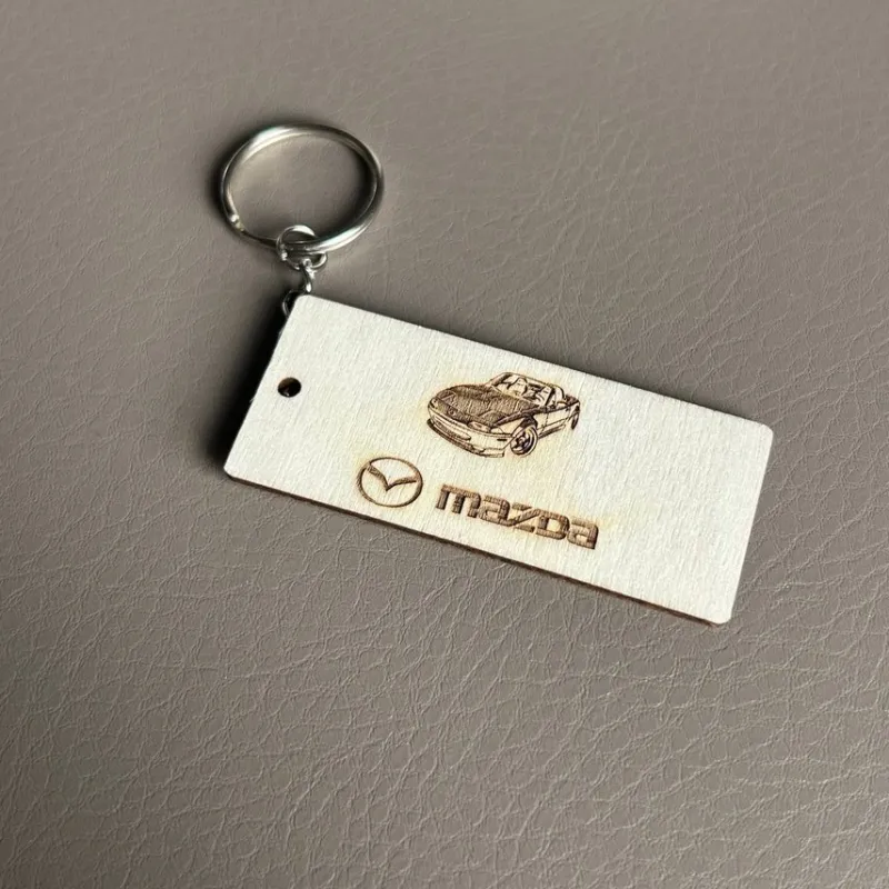 Tradera Nyckelring med Gravyr i ljust trä - Mazda miata^ Merchandise