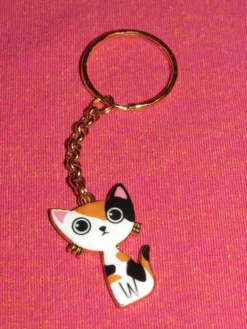 Tradera Nyckelring med katt av emalj/zinklegering/rostfritt stål.^ Accessoarer