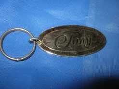 Tradera Nyckelringar<NYCKELRING MED NAMN (TONY) MÄSSING
