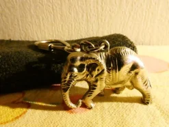 Tradera Nyckelringar<Nyckelring Silverfärgad Elefant i Metall - Fint skick !! REA KÖP 3 BETALA FÖR 2