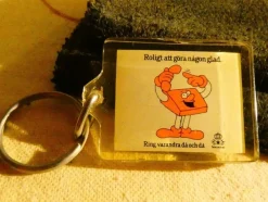 Tradera Nyckelringar<Nyckelring Televerket Sveriges nya telefon Diavox - Gott skick! REA KÖP 3 FÖR 2