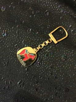 Tradera Nyckelring.Dalahäst.95X25mm .Ny från äldre guldsm^ Dalahästar