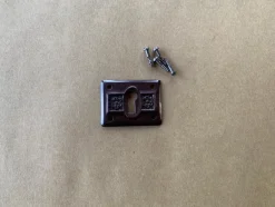 Tradera Nyckelskylt till möbellås, byggnadsvård (Art N24)> Beslag & Reservdelar