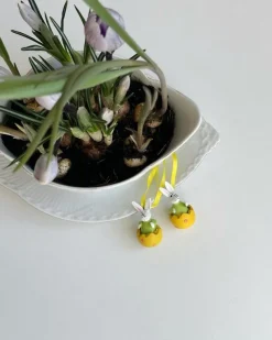 Tradera Nyere påskepynt, harer i æggeskaller, 2 stk samlet> Högtider