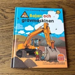 Tradera Nyskick: Bojan och grävmaskinen - Johan Anderblad & Filippa Widlund> Övriga Böcker & Tidningar