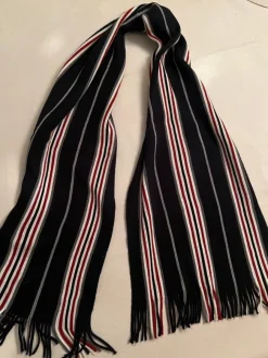 Tradera Nyskick! Halsduk / herr, The Loft Route röd / svart / grå / vit m fransar!> Sjalar & Halsdukar