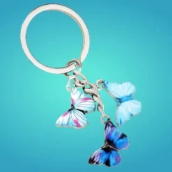 Tradera Oanvänd nyckelring i metall med tre söta blåfärgade fjärilar> Nyckelringar & Nyckelfodral