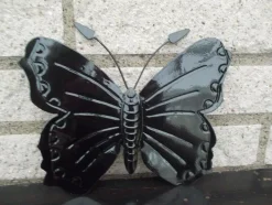 Tradera Trädgårdsdekorationer<Oanvänd Svart fjäril i plåt t.ex för trädgården