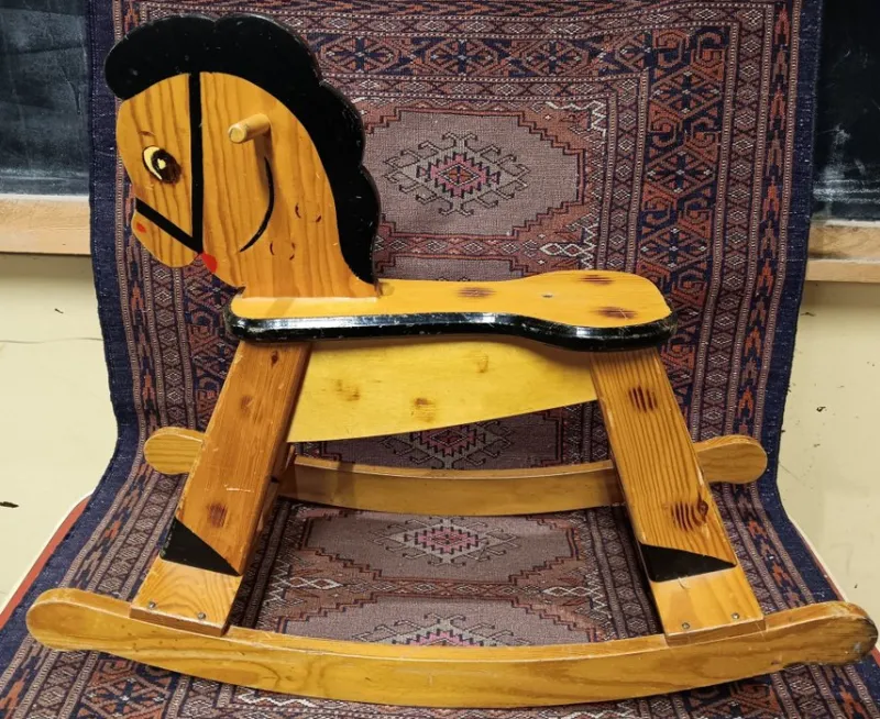 Tradera Obj 60. Gunghäst i gammal stil 50/60-tal> Gunghästar & Åkdjur