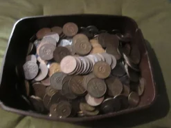 Tradera OBS:: 5 KILOS OSORTERADE ÄLDRE SVENSKA MYNT^ Övrigt Mynt & Sedlar