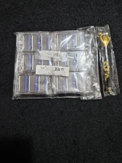 Tradera Rakning<OBS helt ny 7blads rakblad 18st + 1st handtag