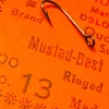 Tradera Fiske<OBS MUSTAD nr13. Qual 3136. 100st special krokar i sin original ask !