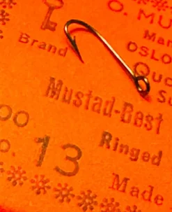 Tradera Fiske<OBS MUSTAD nr13. Qual 3136. 100st special krokar i sin original ask !