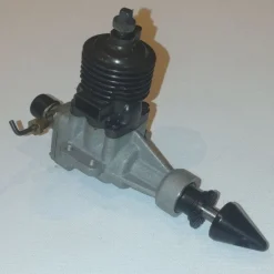 Tradera Okörd KMD-2,5 dieselmotor i perfekt skick^ Modellmotorer