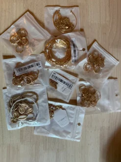 Tradera Smyckespaket<Olika smycken