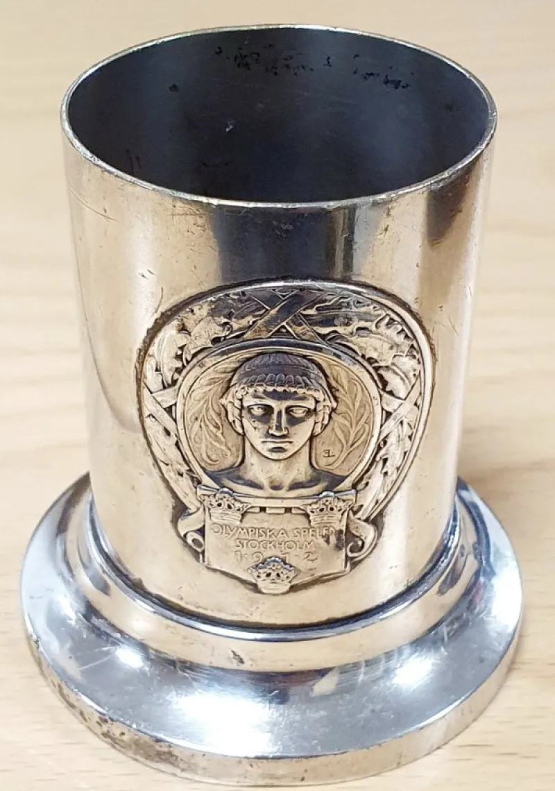 Tradera Olympia<Olympiska Spelen Stockholm 1912 - kopp/cigarettebägare i nysilver.