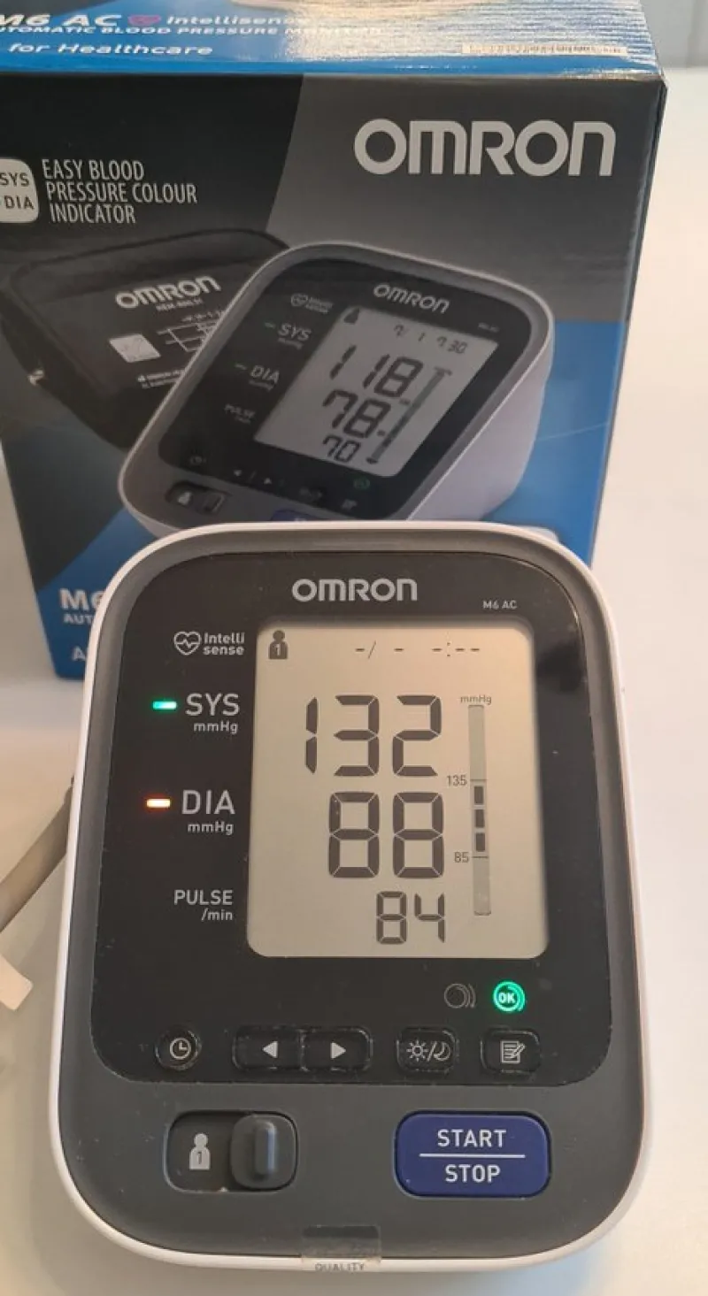 Tradera Omron M6 AC Blodtrycksmätare^ Hälsoprodukter