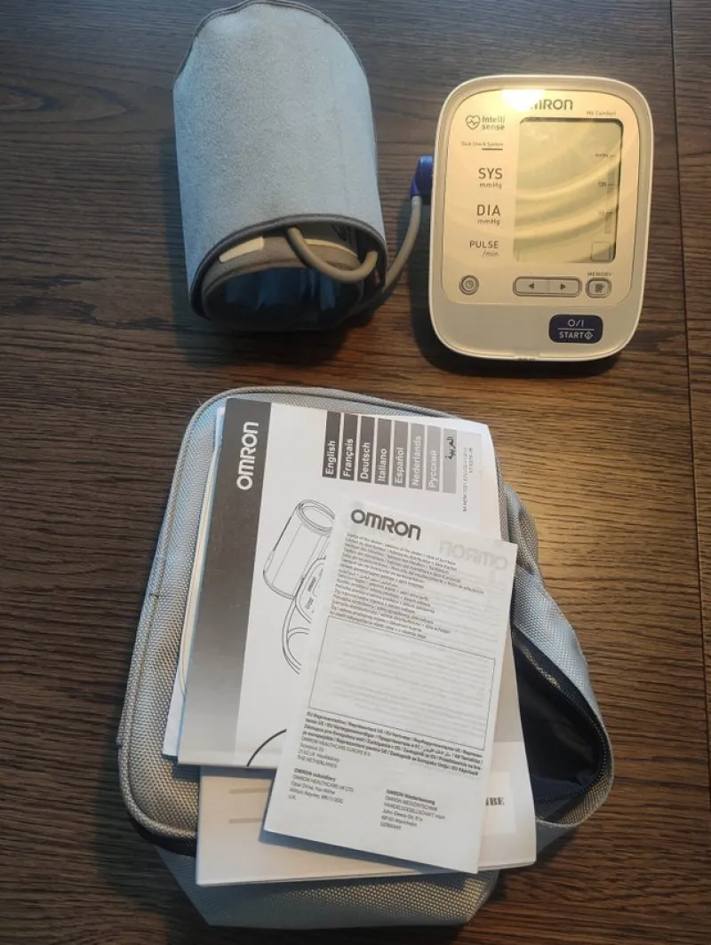 Tradera Omron M6 Comfort blodtrycksmätare Intelli Sense^ Hälsoprodukter