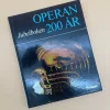 Tradera Operan 200 år | Jubelboken om Kungliga Operan> Drama, Dans, Film & Teater
