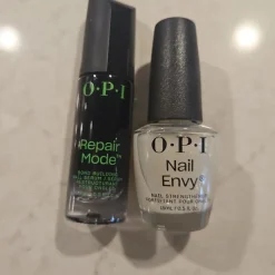 Tradera Manikyr, Hand- & Fotvård<Opi nagelvård Repair mode och Nail Envy