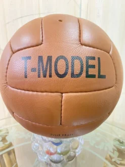 Tradera Samlarbilder<Original Leather Match ball of FIFA World Cup T-MODEL 2ND Hlaf 1930 size 5.