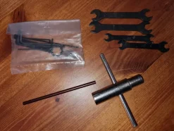 Tradera OS motor verktyg + litteratur^ Modellmotorer