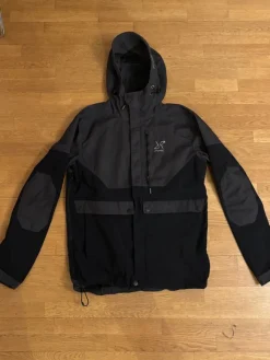 Tradera Camping & Hiking<Outdoor-jacka Revolution Race Herr M