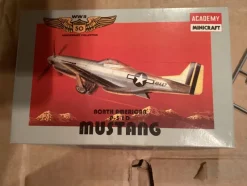 Tradera P-51 D Mustang - påbörjad^ Plastbyggsatser