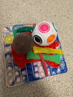 Tradera Paket med sensoriska leksaker - Pop it, fidgetboll, m.m!> Fidgets