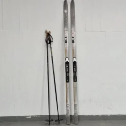 Tradera Längdåkning<Paret längdskidor med stavar - FISCHER, EUROPA 99 TOUR - Skidor