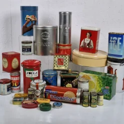 Tradera Plåtemballage<Parti burkar i plåt - Plåtburkar - 1900-tal - Vintage